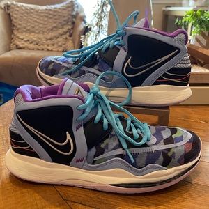 Men’s size 9 Nike Kyrie Infinity sneakers